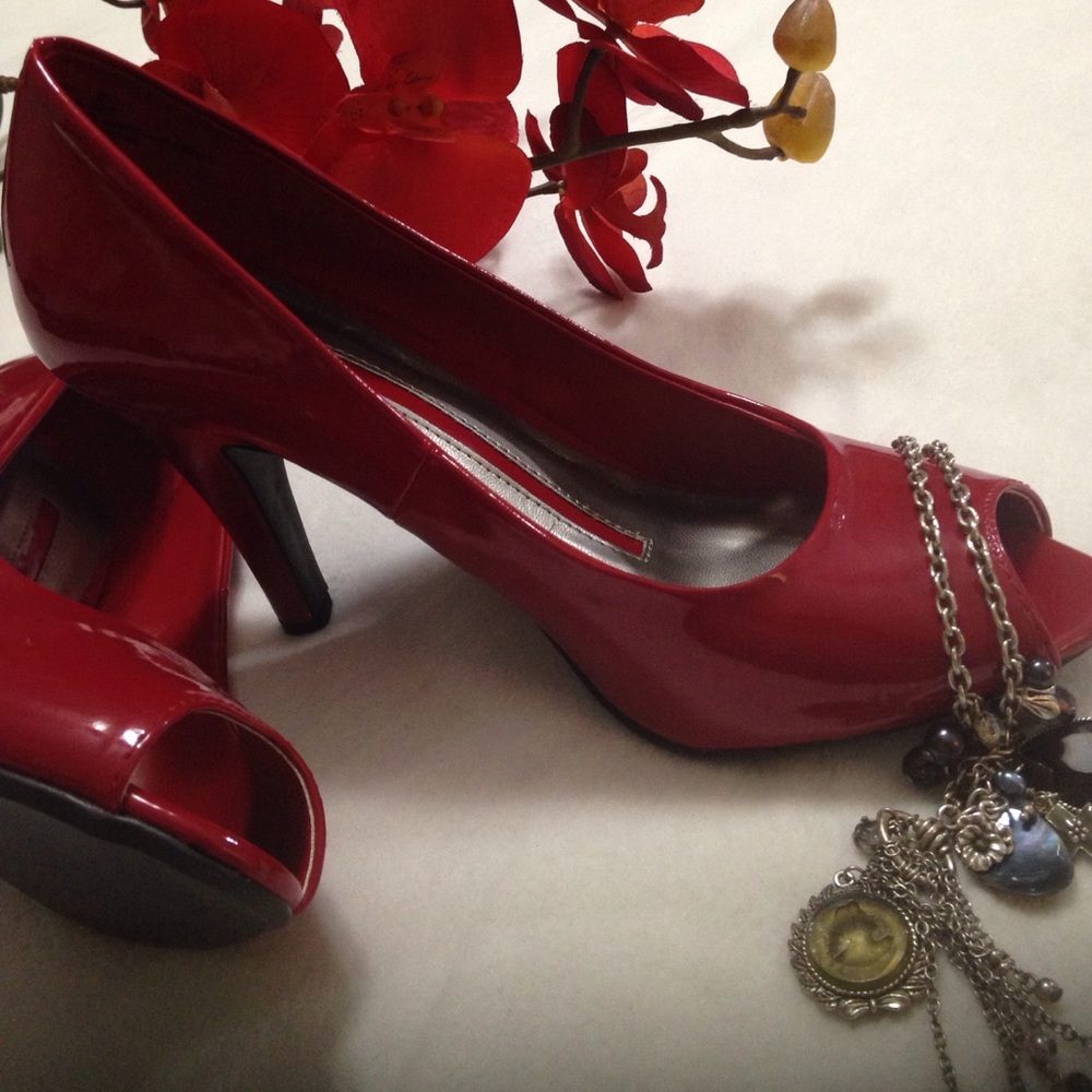 NEW Red Stiletto 4" High Heels Peep Toe Patent Shine 6.5M New Directions Bella